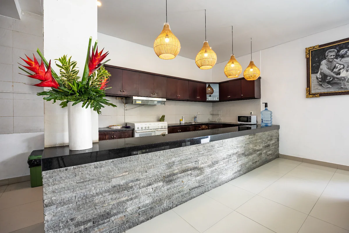 5 Bedrooms Villa Oming & Tata Kerobokan, 5-bed villa for rent in Seminyak – photo 4 of 15