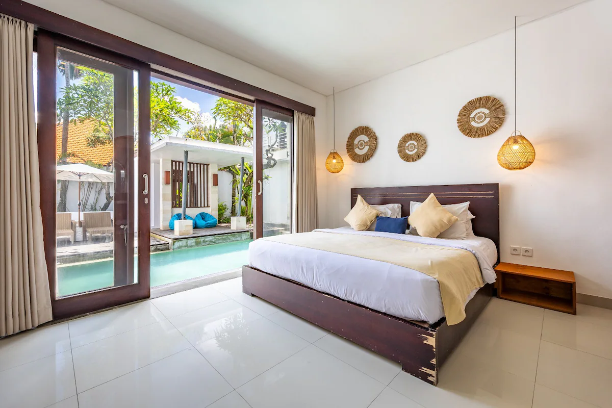 5 Bedrooms Villa Oming & Tata Kerobokan, 5-bed villa for rent in Seminyak – photo 12 of 15