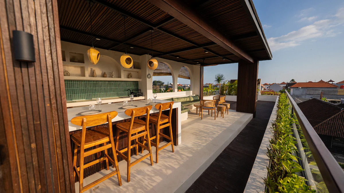 3BR in the Heart of Canggu w/ Rooftop Bar, 3-bed villa for rent in Canggu – photo 7 of 15