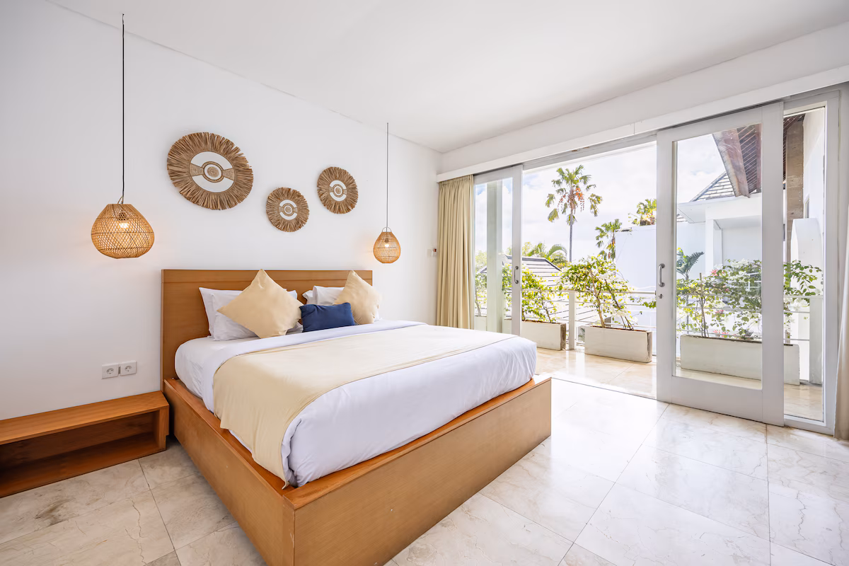 5 Bedrooms Villa Oming & Tata Kerobokan, 5-bed villa for rent in Seminyak – photo 10 of 15