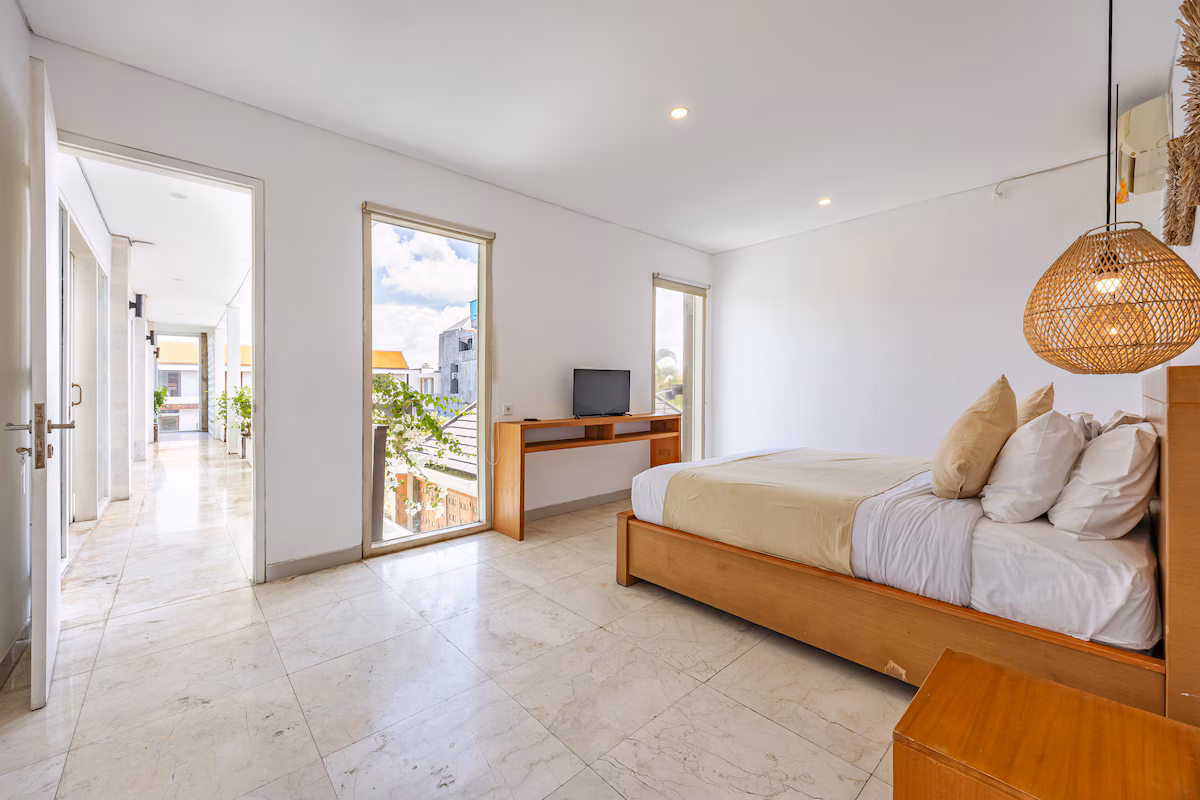 5 Bedrooms Villa Oming & Tata Kerobokan, 5-bed villa for rent in Seminyak – photo 11 of 15