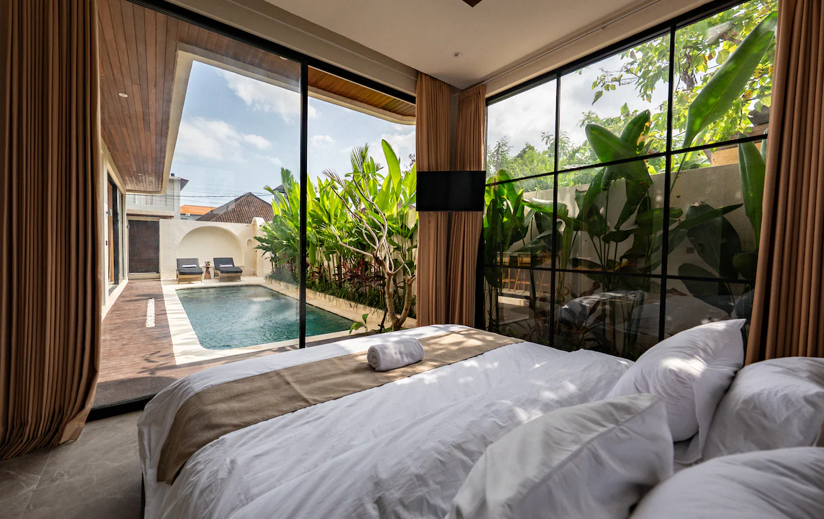 3BR in the Heart of Canggu w/ Rooftop Bar, 3-bed villa for rent in Canggu – photo 2 of 15