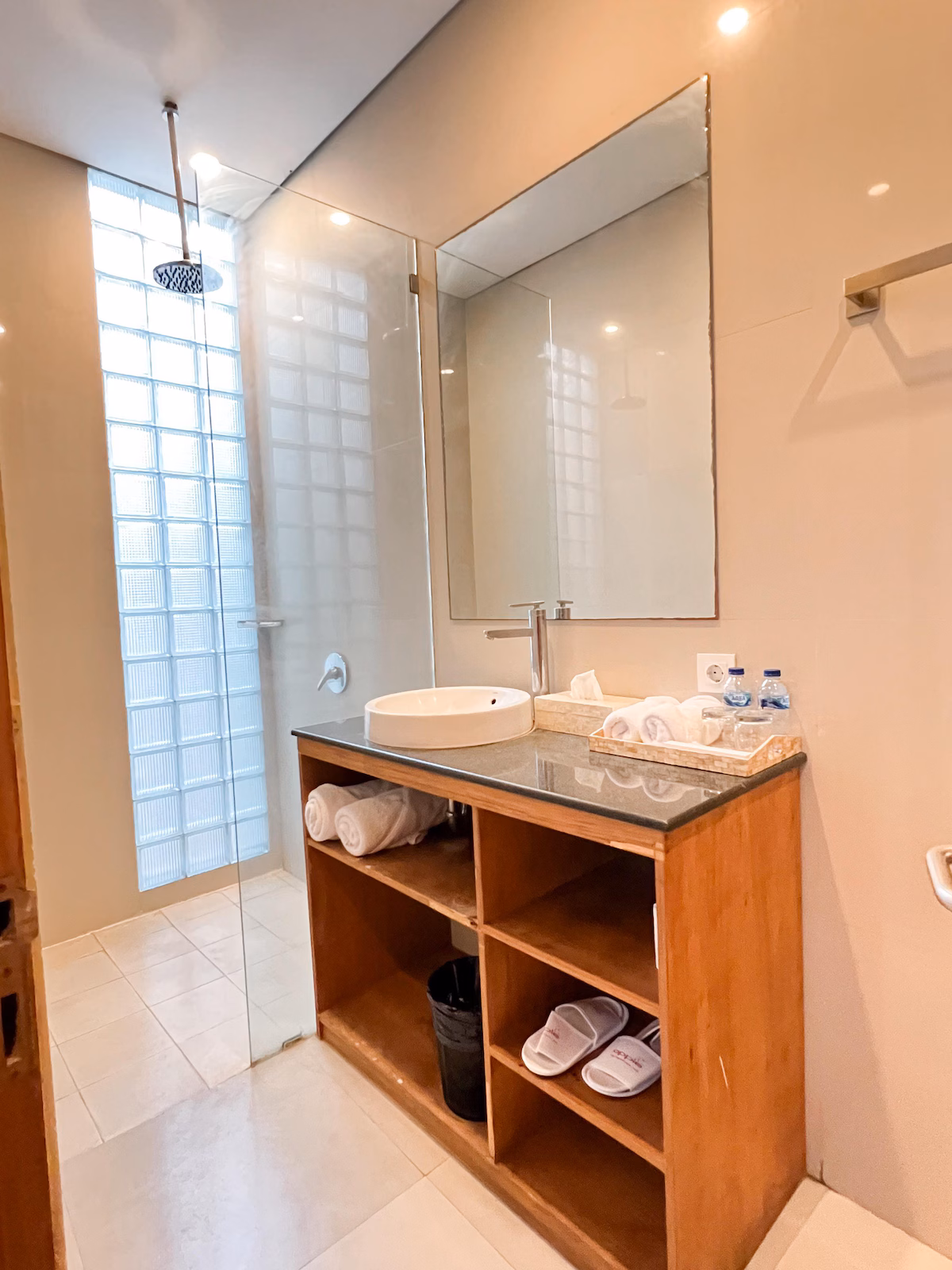 2 Bedrooms apartment seminyak, 2-bed villa for rent in Seminyak – photo 14 of 15