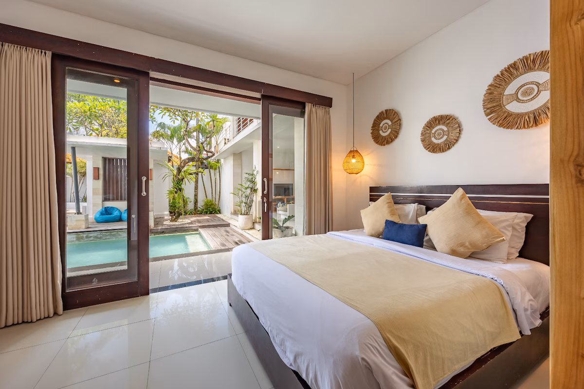 5 Bedrooms Villa Oming & Tata Kerobokan, 5-bed villa for rent in Seminyak – photo 13 of 15