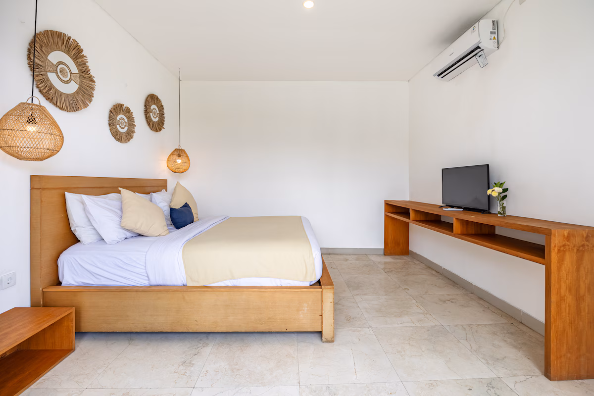 5 Bedrooms Villa Oming & Tata Kerobokan, 5-bed villa for rent in Seminyak – photo 7 of 15