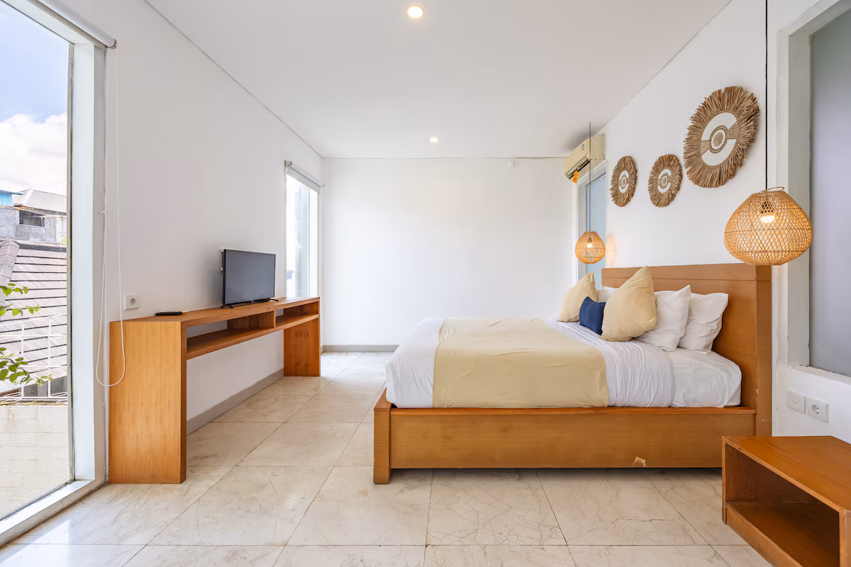 5 Bedrooms Villa Oming & Tata Kerobokan, 5-bed villa for rent in Seminyak – photo 9 of 15