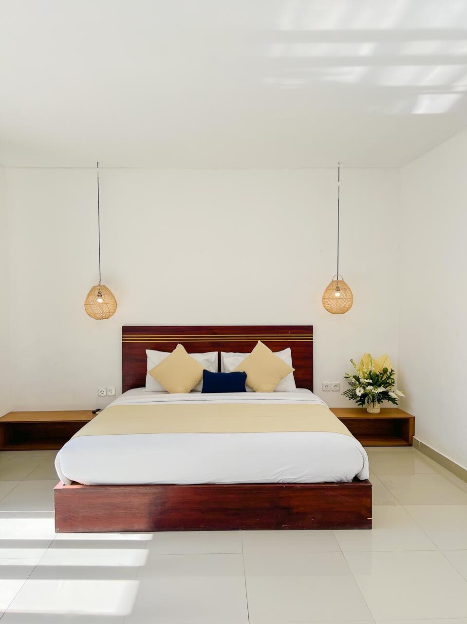 5 Bedrooms Villa Oming & Tata Kerobokan, 5-bed villa for rent in Seminyak – photo 15 of 15