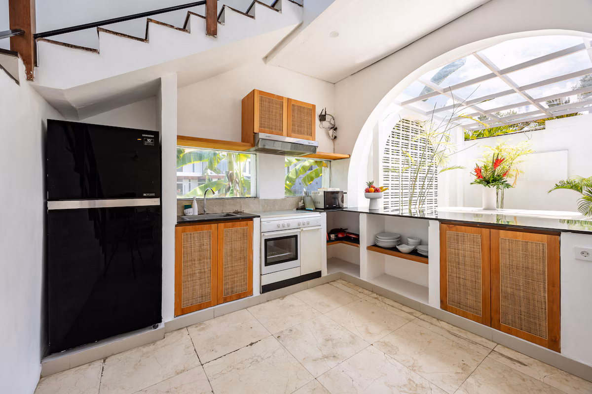 5 Bedrooms Villa Oming & Tata Kerobokan, 5-bed villa for rent in Seminyak – photo 3 of 15