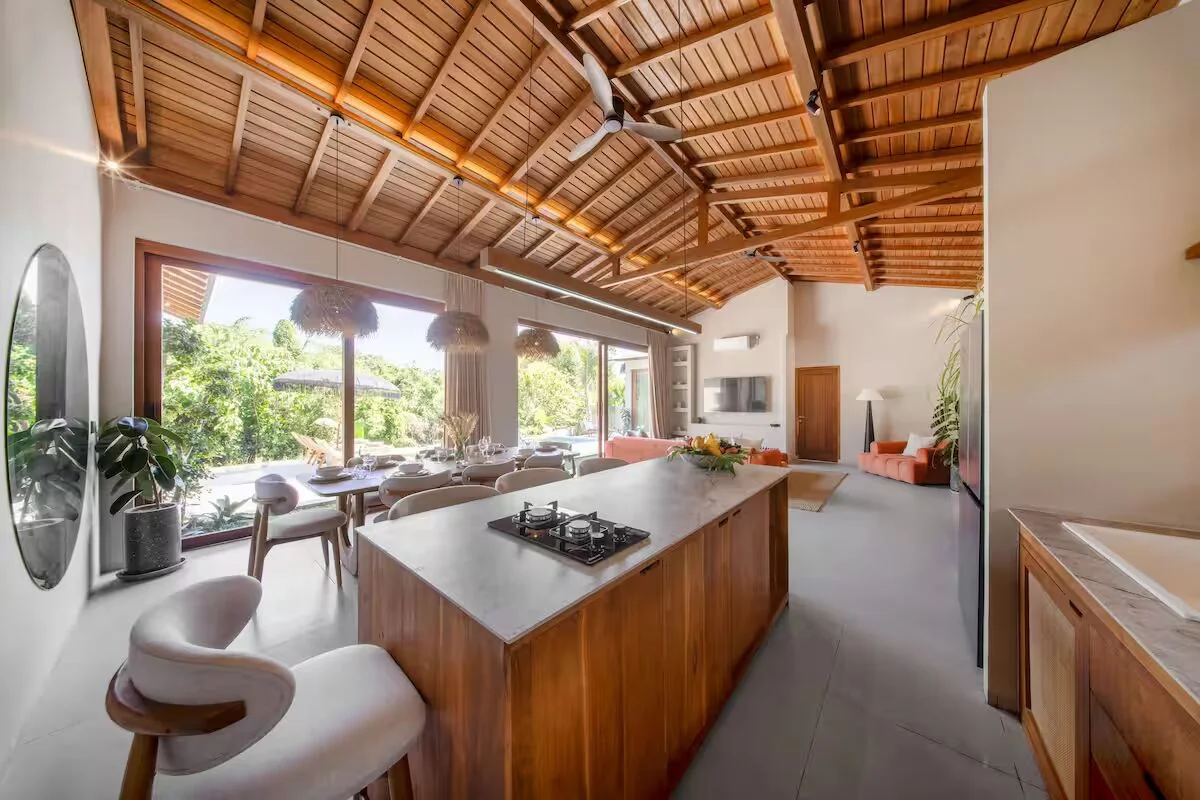 4 Bedroom Modern Villa for Monthly Rent in Buduk, 4-bed villa for rent in Buduk, Mengwi – photo 14 of 15