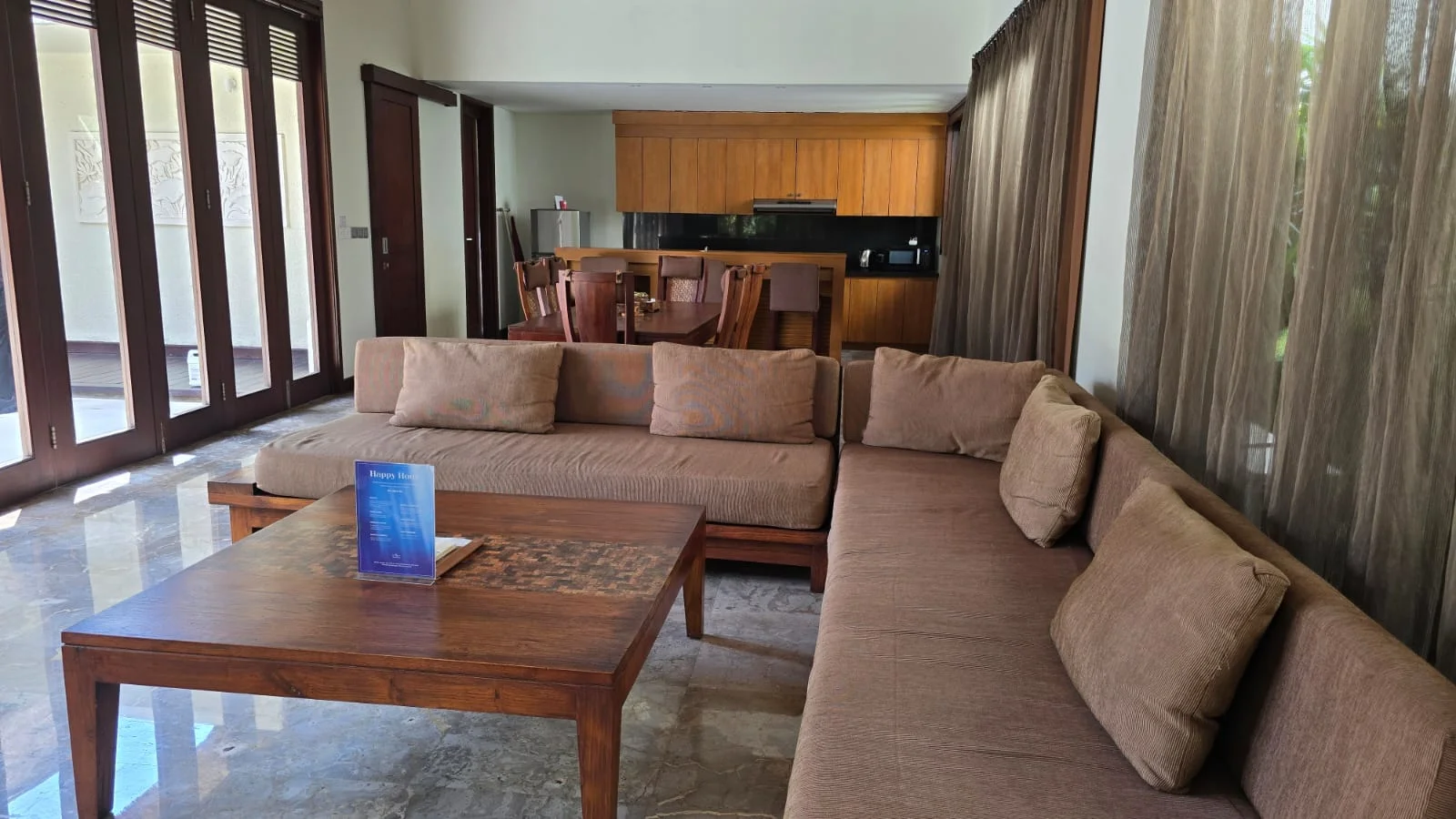 Unrivaled Investment: Turnkey Luxury Resort & Development Land in Bali’s Prime Tourism Zone (dreamland), 3-bed villa for sale in Uluwatu – photo 4 of 15