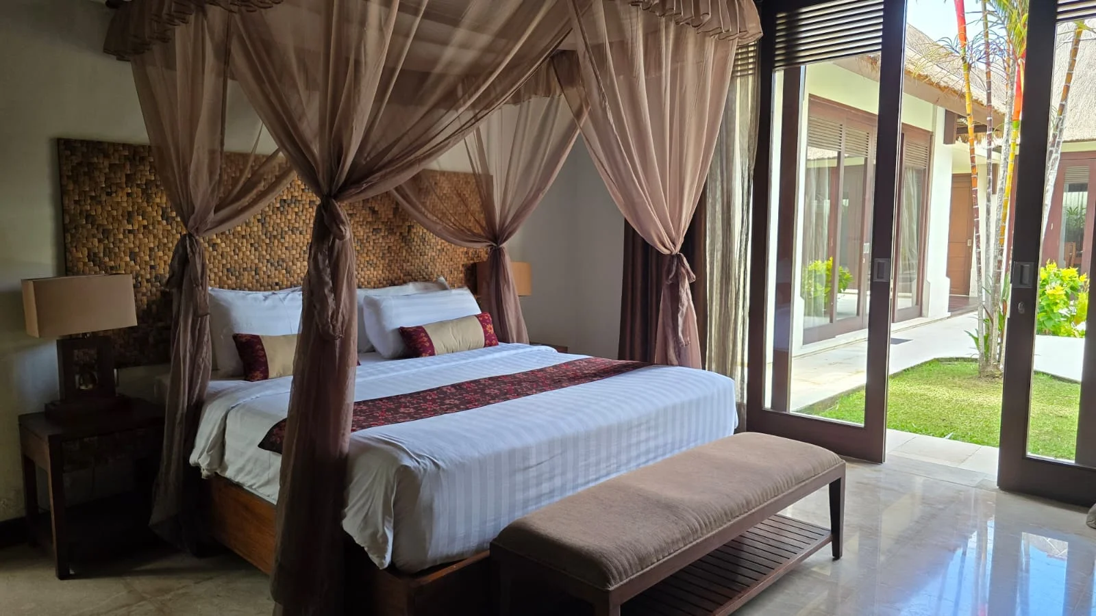 Unrivaled Investment: Turnkey Luxury Resort & Development Land in Bali’s Prime Tourism Zone (dreamland), 3-bed villa for sale in Uluwatu – photo 5 of 15