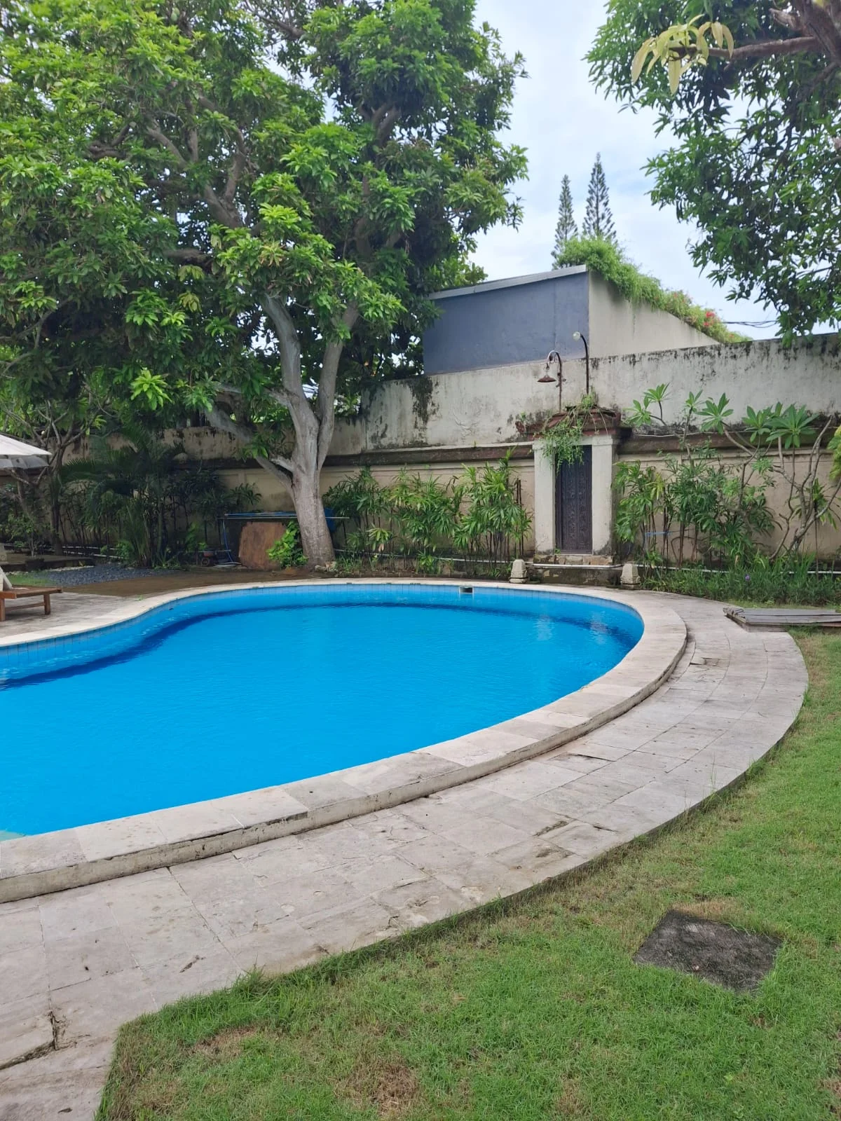 1,000 Sqm Land + Bonus Villa & Swimming Pool in Seminyak, Land for sale in Seminyak – photo 7 of 8