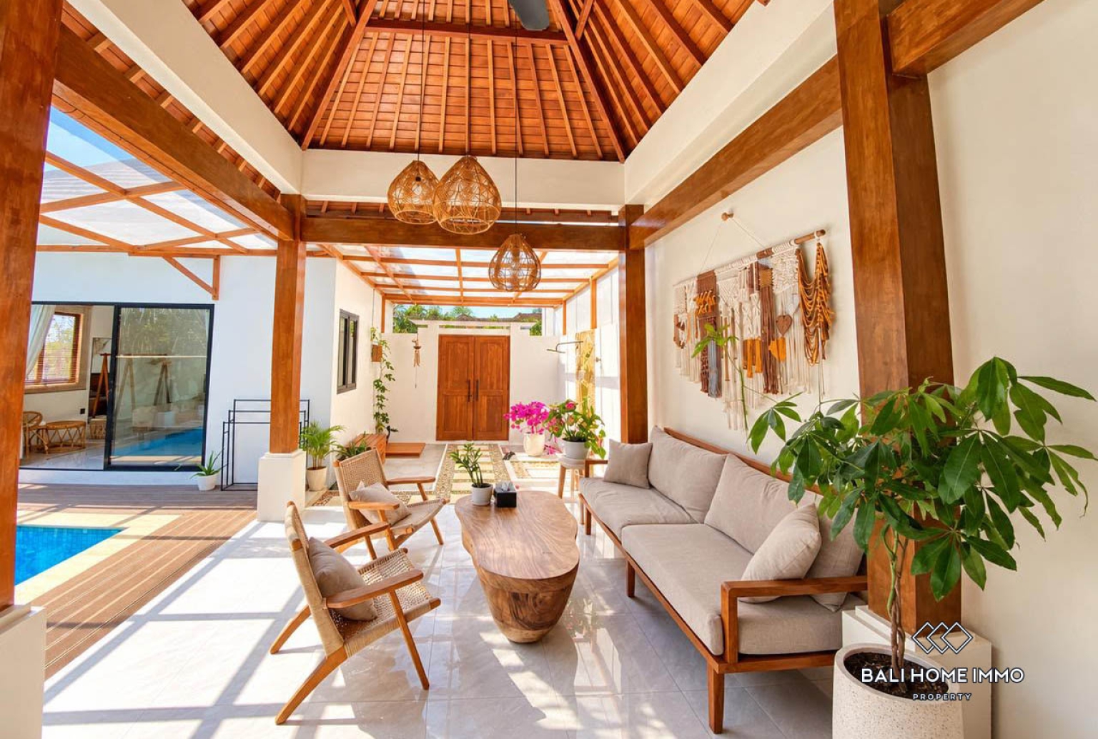 Chic 3 Bedroom Villa with Jungle View for Sale in Kutuh, 3-bed villa for sale in Kutuh, Uluwatu – photo 6 of 15