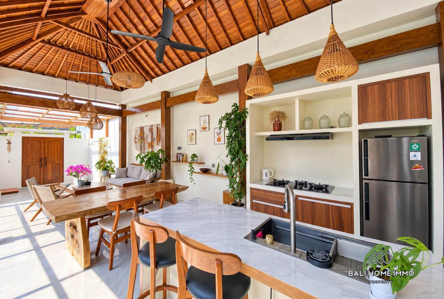 Chic 3 Bedroom Villa with Jungle View for Sale in Kutuh, 3-bed villa for sale in Kutuh, Uluwatu – photo 10 of 15