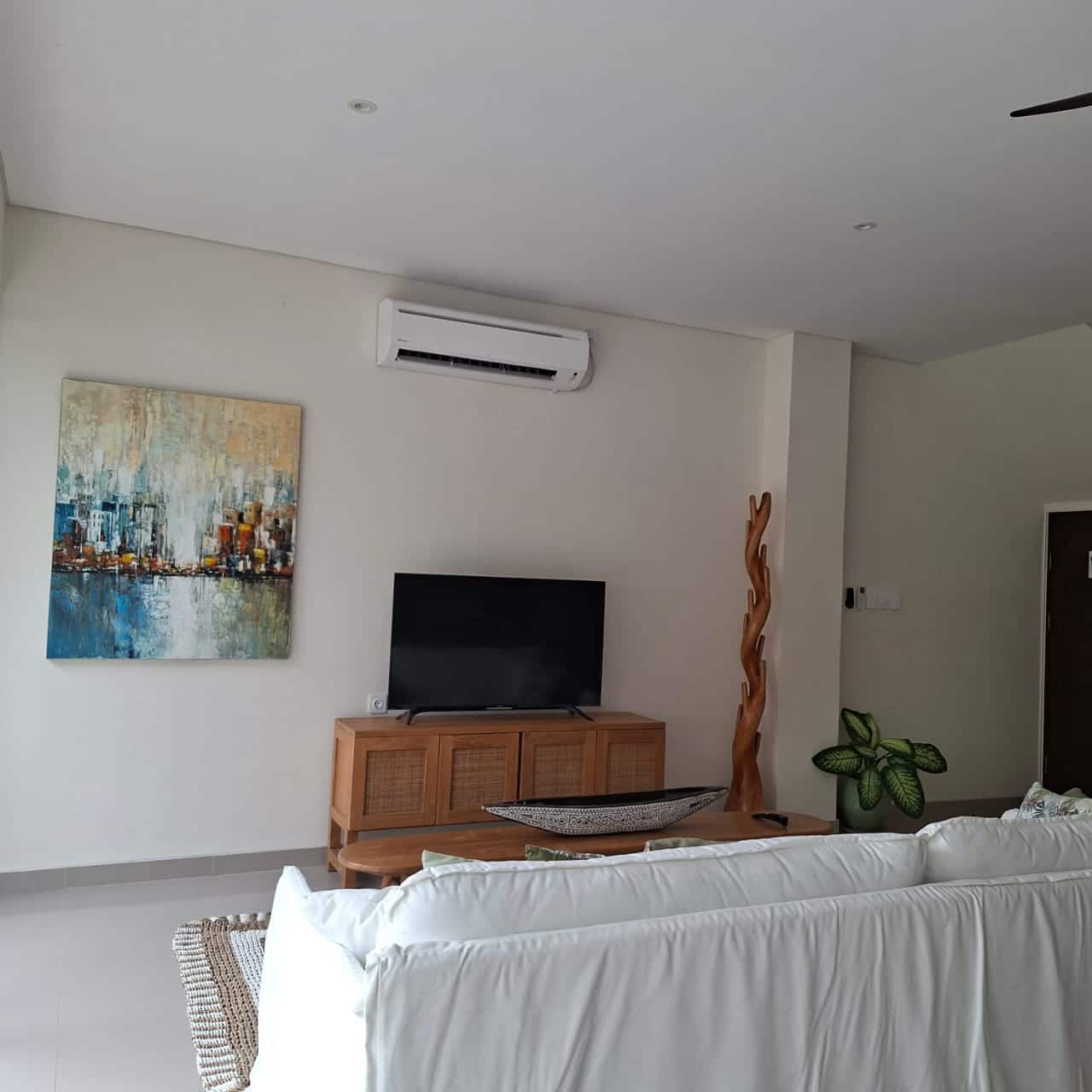 2 Bedroom Enclosed Living Villa in Kerobokan, Seminyak, 2-bed villa for rent in Canggu – photo 7 of 10