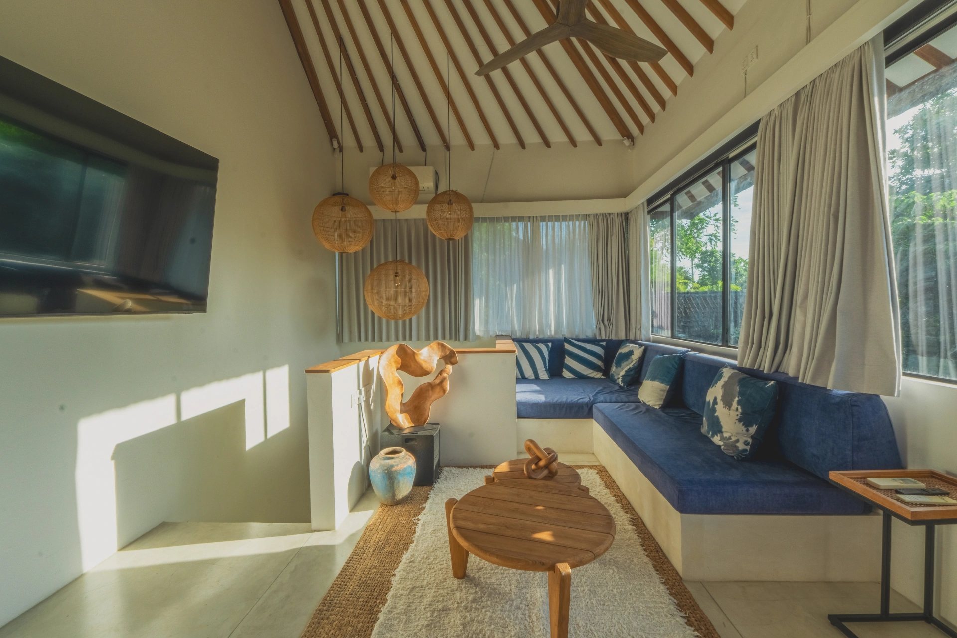 Tropical Luxury 5BR Villa in Canggu | Villa Kiki, 5-bed villa for rent in Canggu – photo 4 of 15