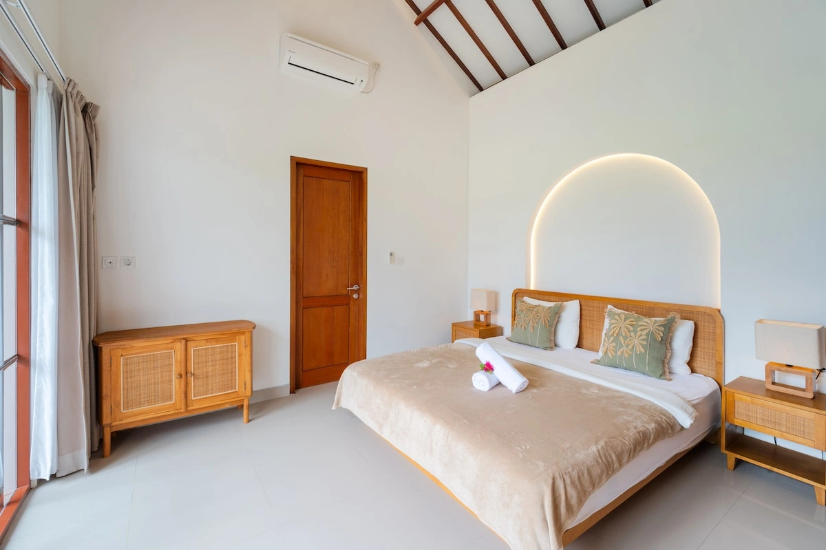 Villa w/ Pool, Rice Field & Mountain Views, 2-bed villa for rent in Seseh – photo 9 of 15