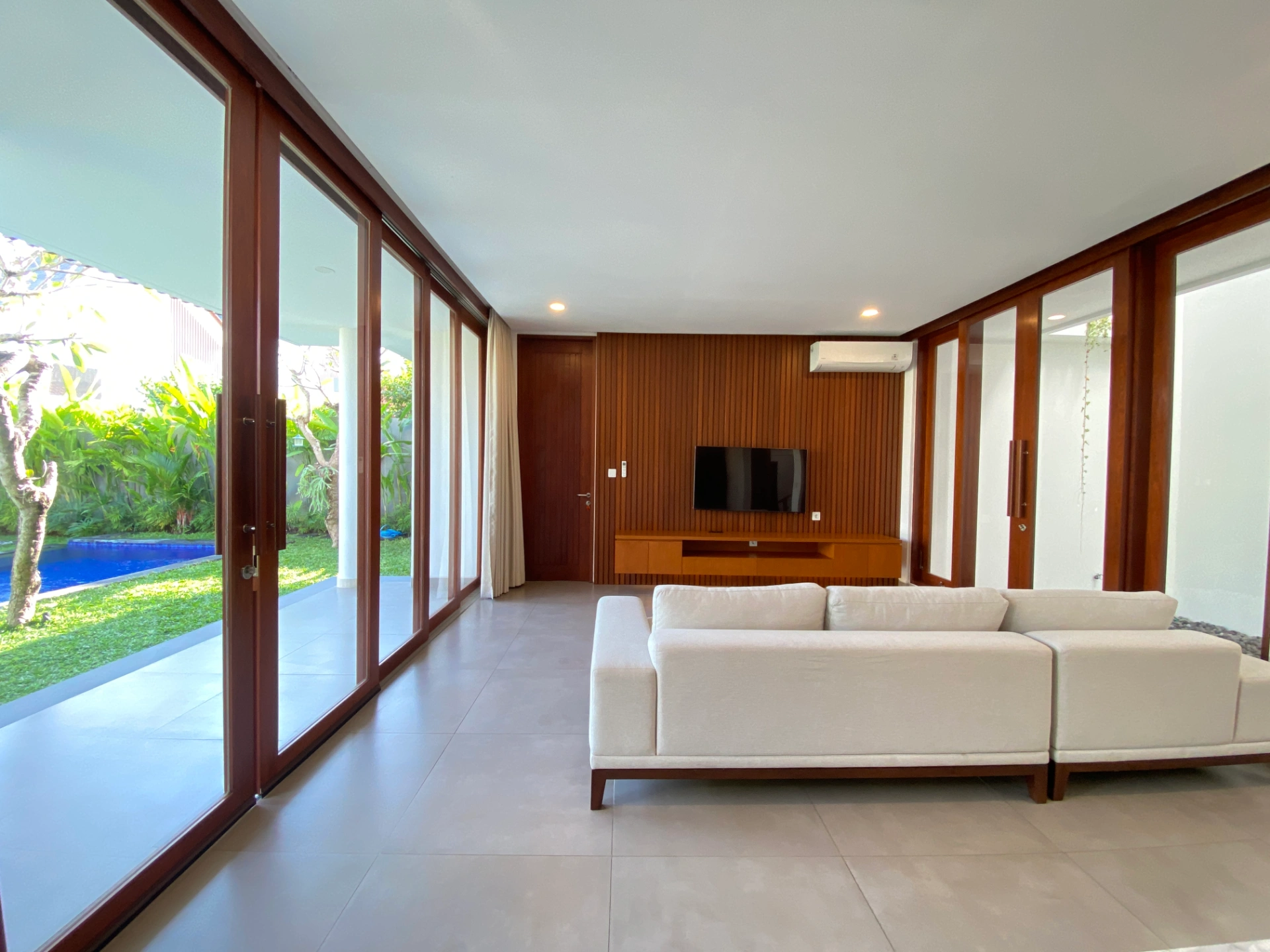 3BR Luxury Private Villa - Cemagi (Yearly rent), 3-bed villa for rent in Seseh – photo 2 of 15