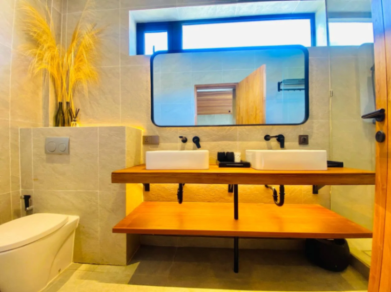 4 Bedrooms Villa Walking Distance to Berawa Beach, 4-bed villa for rent in Canggu – photo 13 of 15