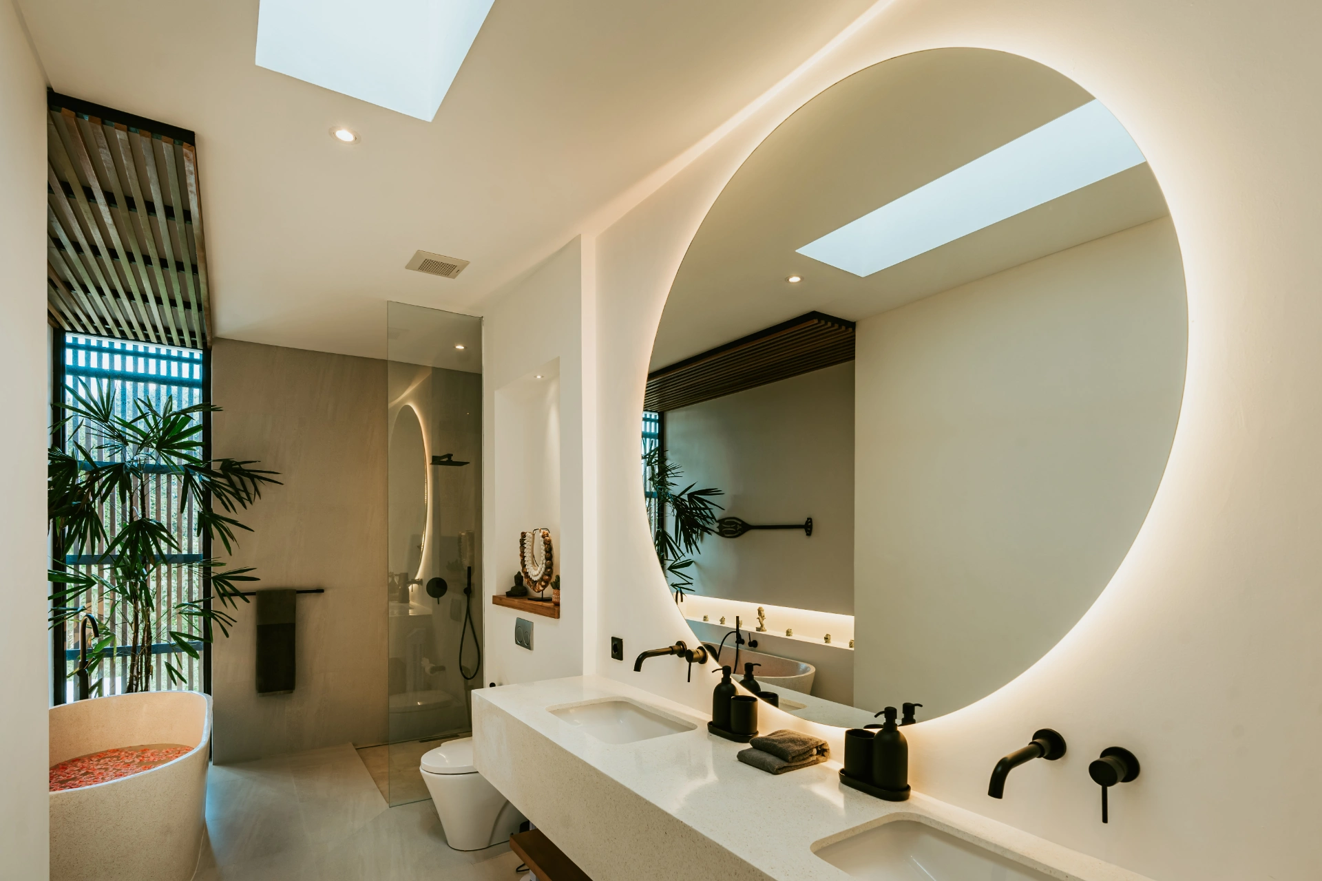 Stunning 3BR Villa | 12m Pool, Rooftop Sunset Deck & Bathtub, 1-bed villa for rent in Canggu – photo 3 of 15
