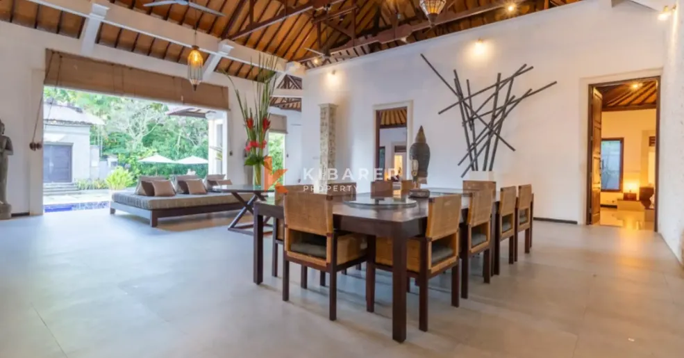 Tropical Hideaway - Expansive 5BR Villa in Seminyak's Golden Triangle, 5-bed villa for rent in Seminyak – photo 13 of 14