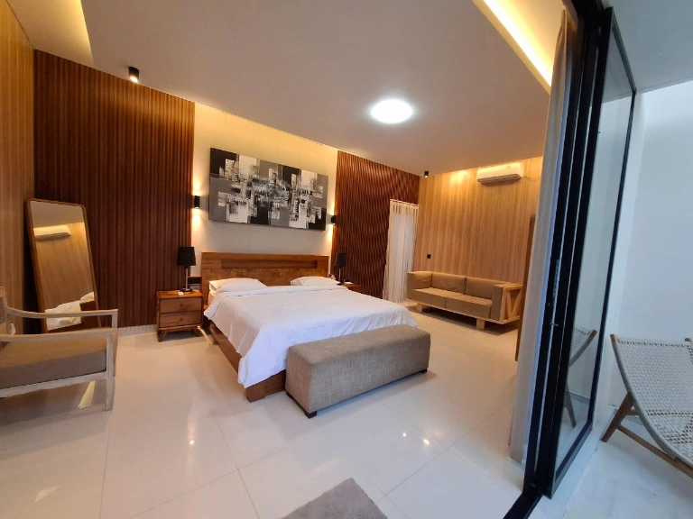 Live the Bali Dream: Stylish 2BR Villa with Pool & Garden, 2-bed villa for rent in Canggu – photo 4 of 11