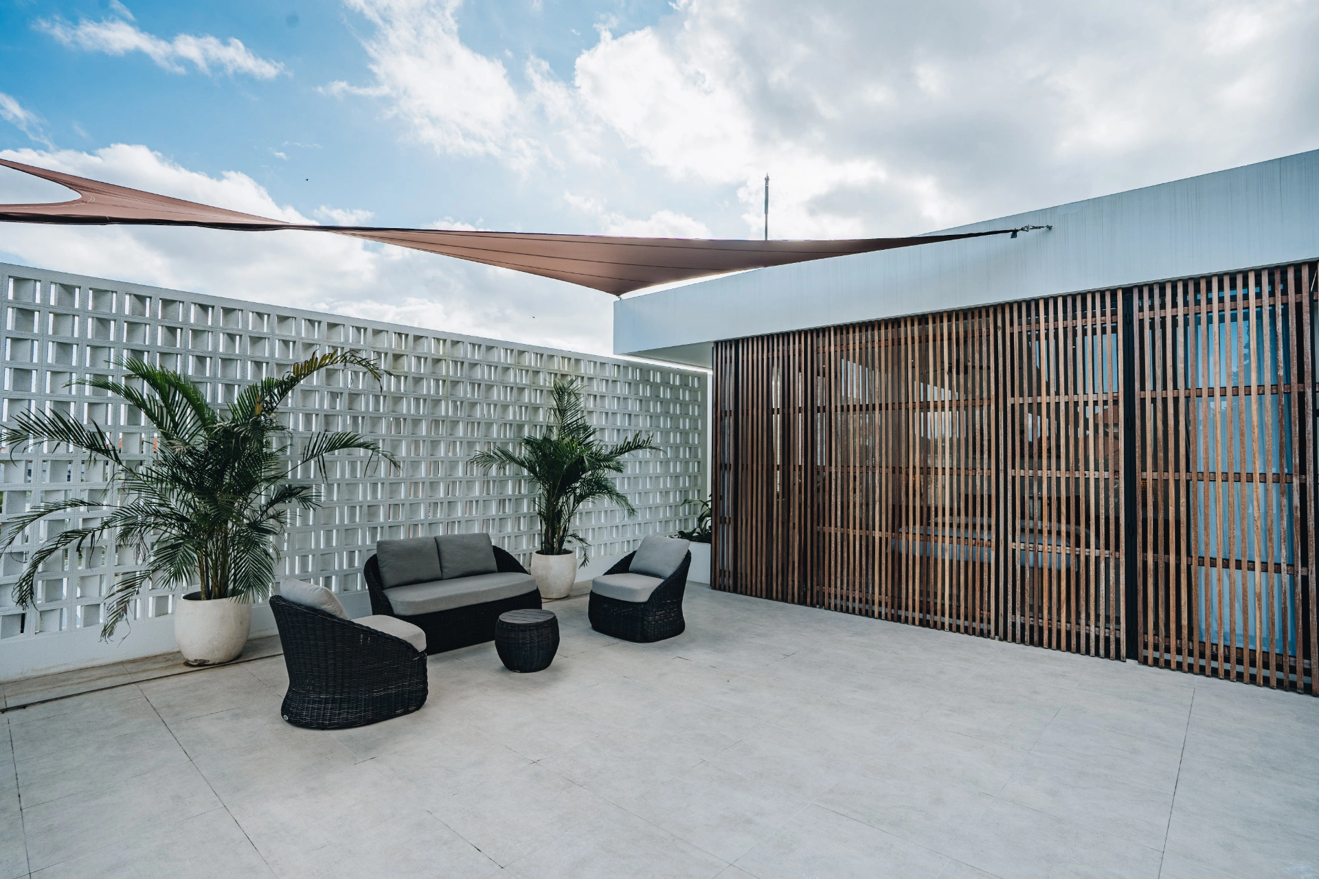 Stunning 3BR Villa | 12m Pool, Rooftop Sunset Deck & Bathtub, 1-bed villa for rent in Canggu – photo 10 of 15