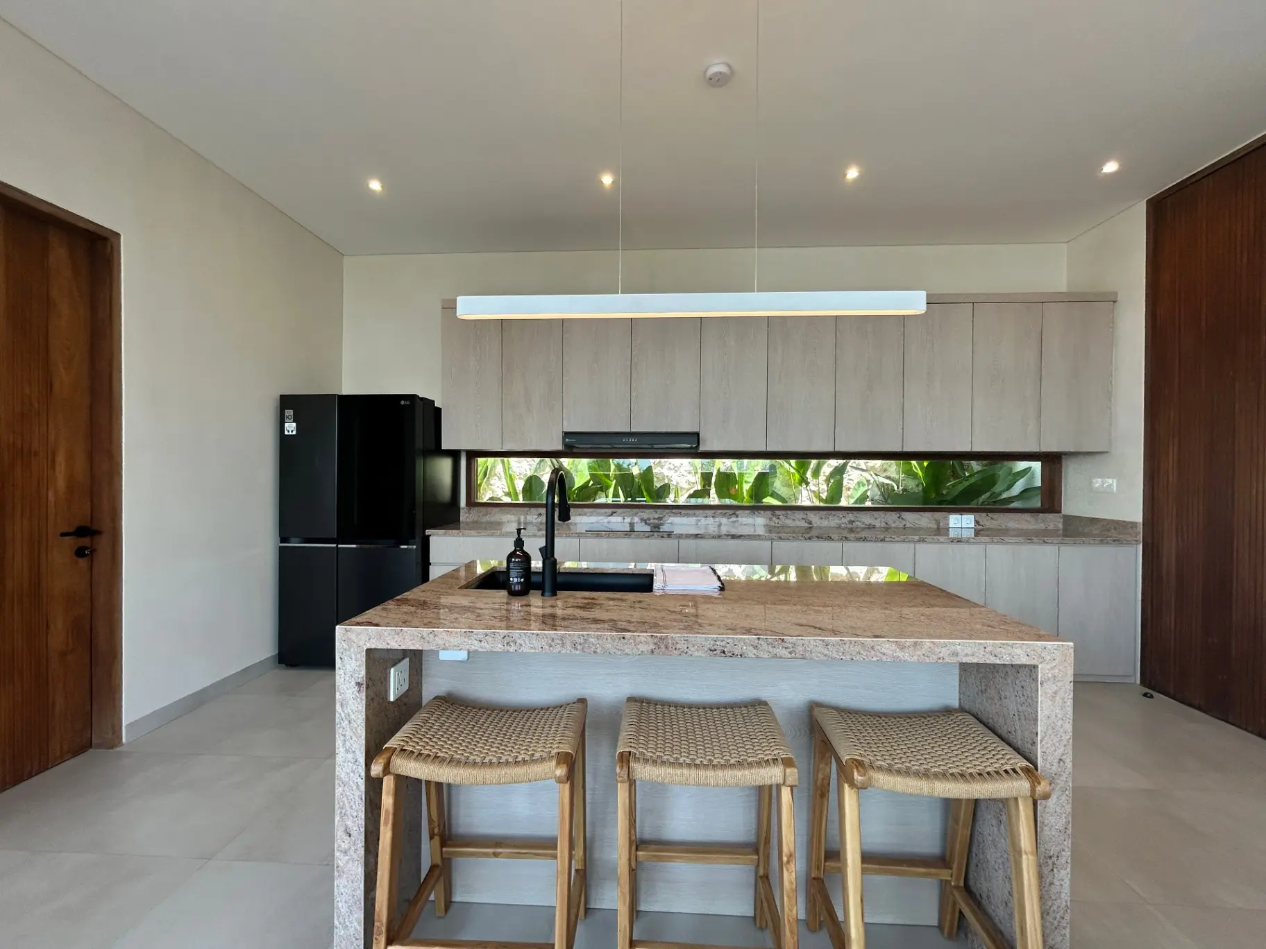 Modern 2BR Villa w/ Ocean Views and Private Pool, 2-bed villa for rent in Uluwatu – photo 3 of 15