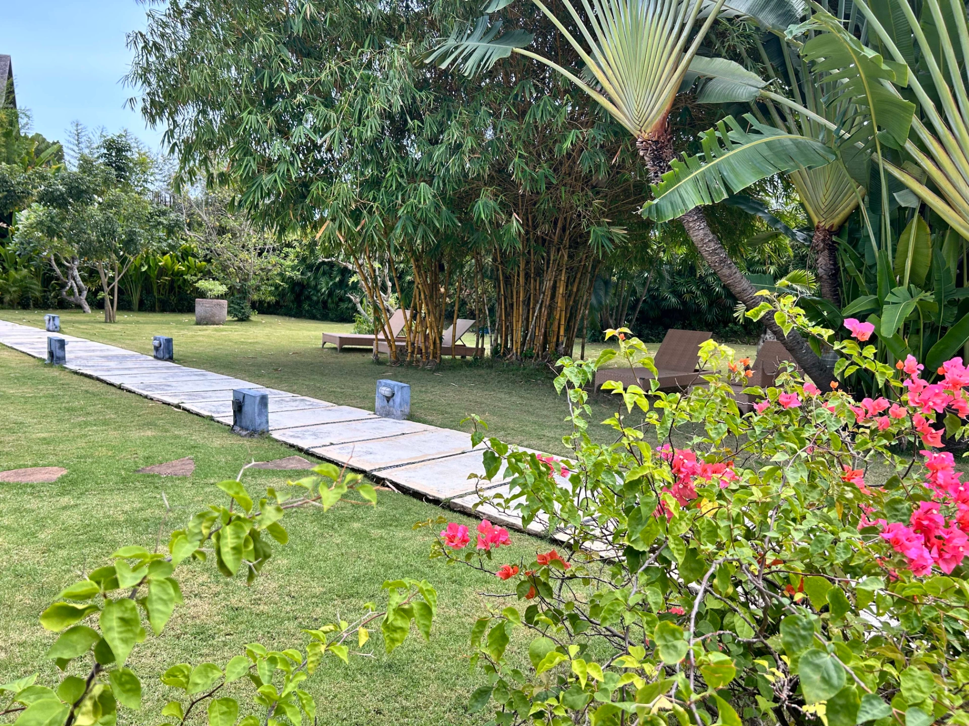 Beach house with lush garden, 2-bed villa for rent in Pererenan – photo 8 of 15