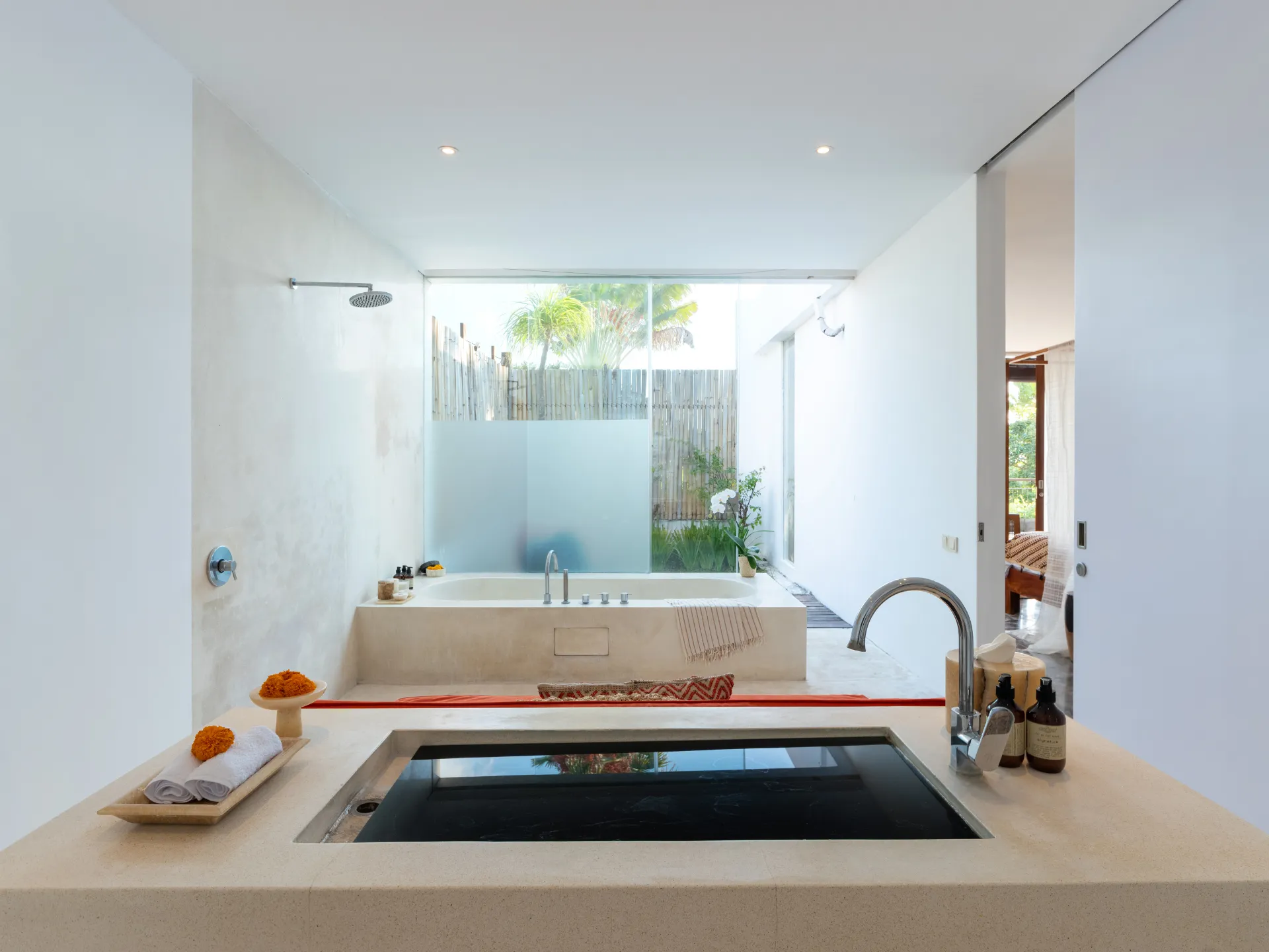 Luxury 5 BR Tropical Villa Near Echo Beach Canggu, 5-bed villa for rent in Canggu – photo 6 of 15
