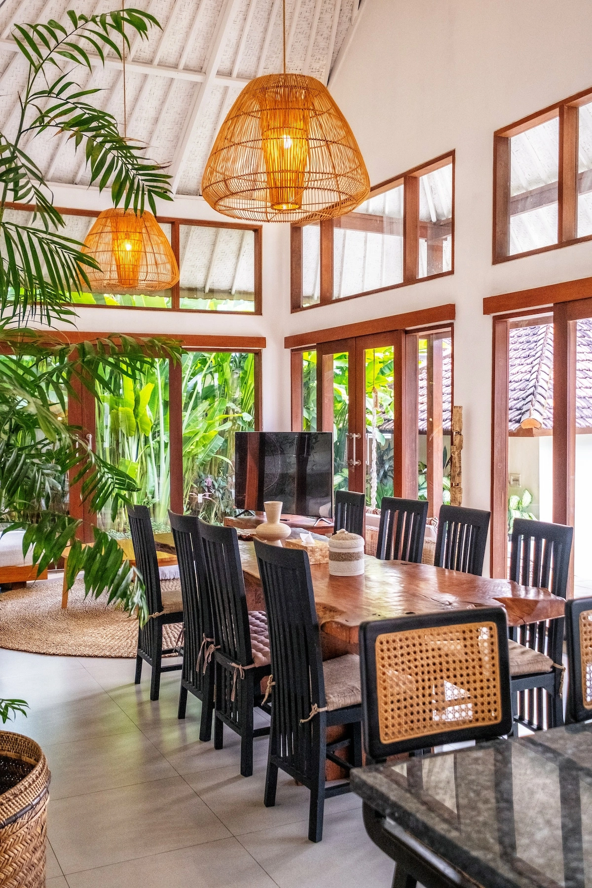 Private 3-bedroom Tropical Villa with Huge Garden, Cold Plunge & Infinity Pool, 3-bed villa for rent in Canggu – photo 11 of 15