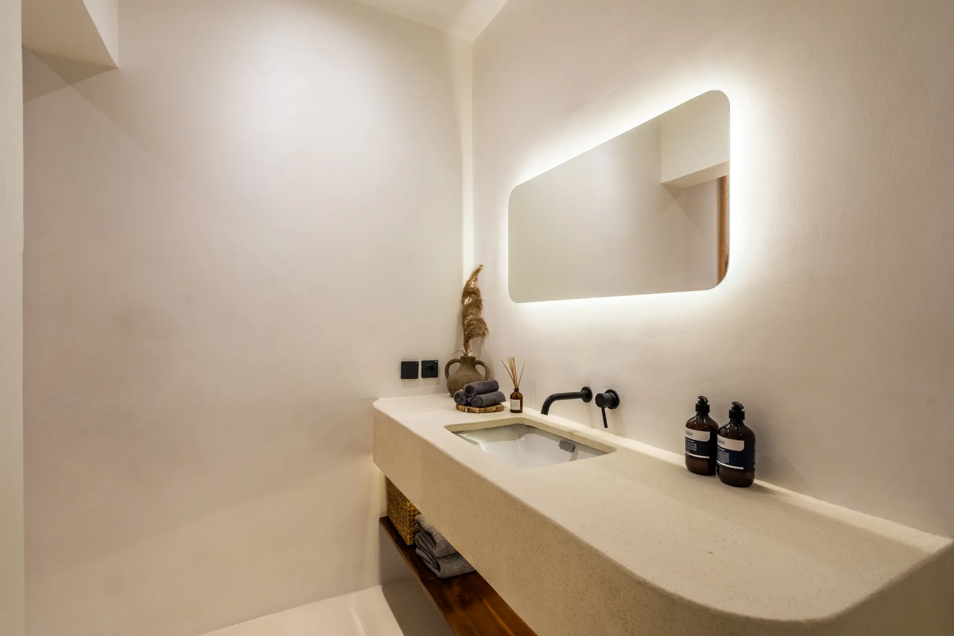 Villa Casa Nalani – Brand New 2 Bedroom Mediterranean Villa in Umalas, 2-bed villa for rent in Canggu – photo 7 of 15
