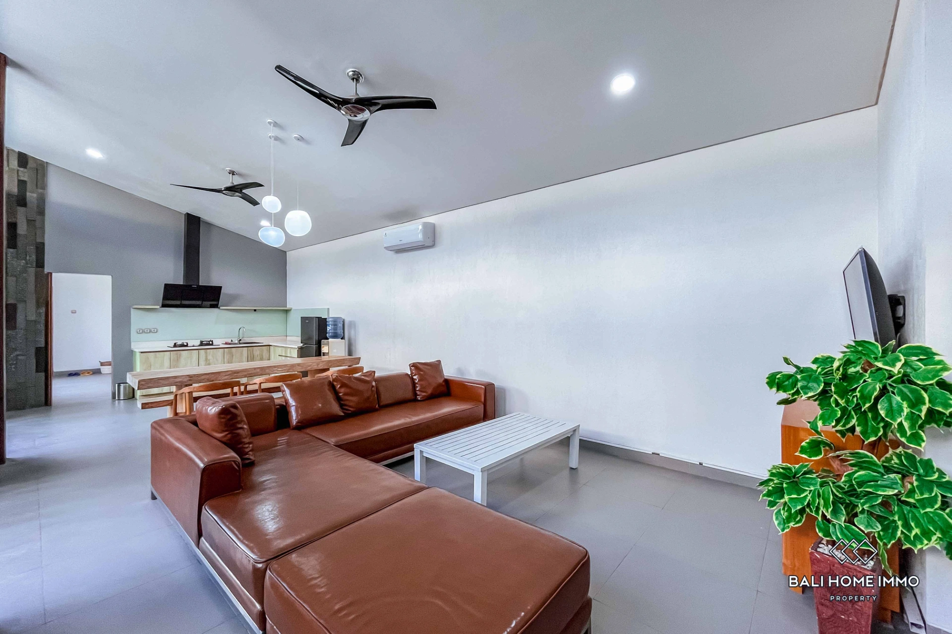 Peaceful 3 Bedrooms Villa for Monthly & Yearly Rental in Ungasan, 3-bed villa for rent in Uluwatu – photo 4 of 15