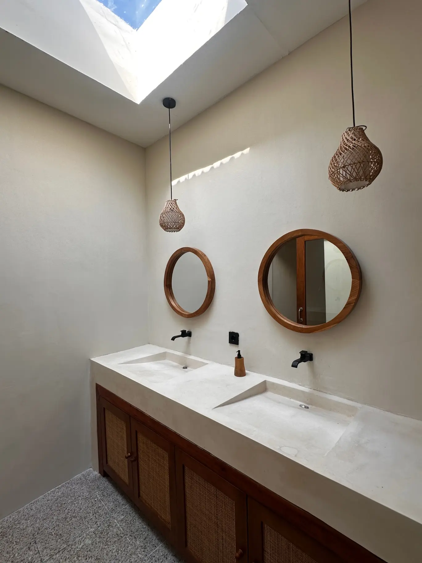 Modern 2BR Villa w/ Private Pool and Home Office, 2-bed villa for rent in Pererenan – photo 8 of 10