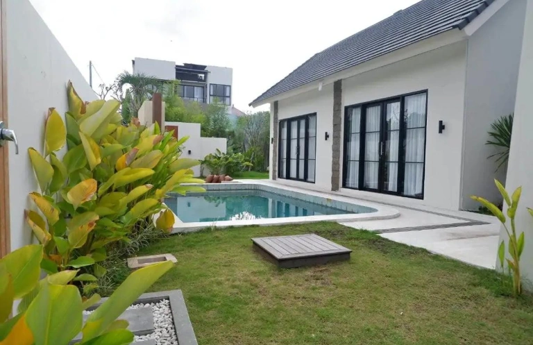 3BR Villa with Big Garden Padonan, Canggu, Quite Area, 3-bed villa for rent in Canggu – photo 6 of 15