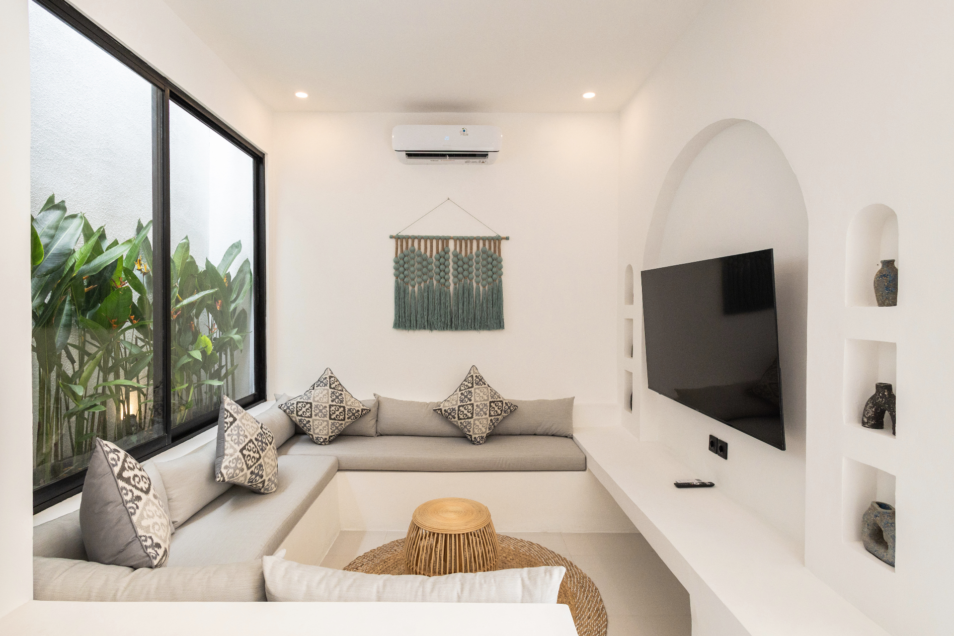 NEW MODERN Central BERAWA Canggu I 6mins drive to the beach, 2-bed villa for rent in Canggu – photo 12 of 15