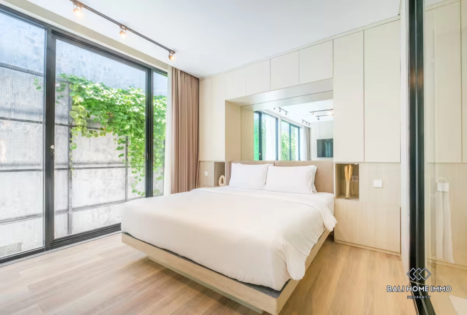 Modern 2 Bedroom Villa for Rent in Bali Berawa, 2-bed villa for rent in Canggu – photo 14 of 15