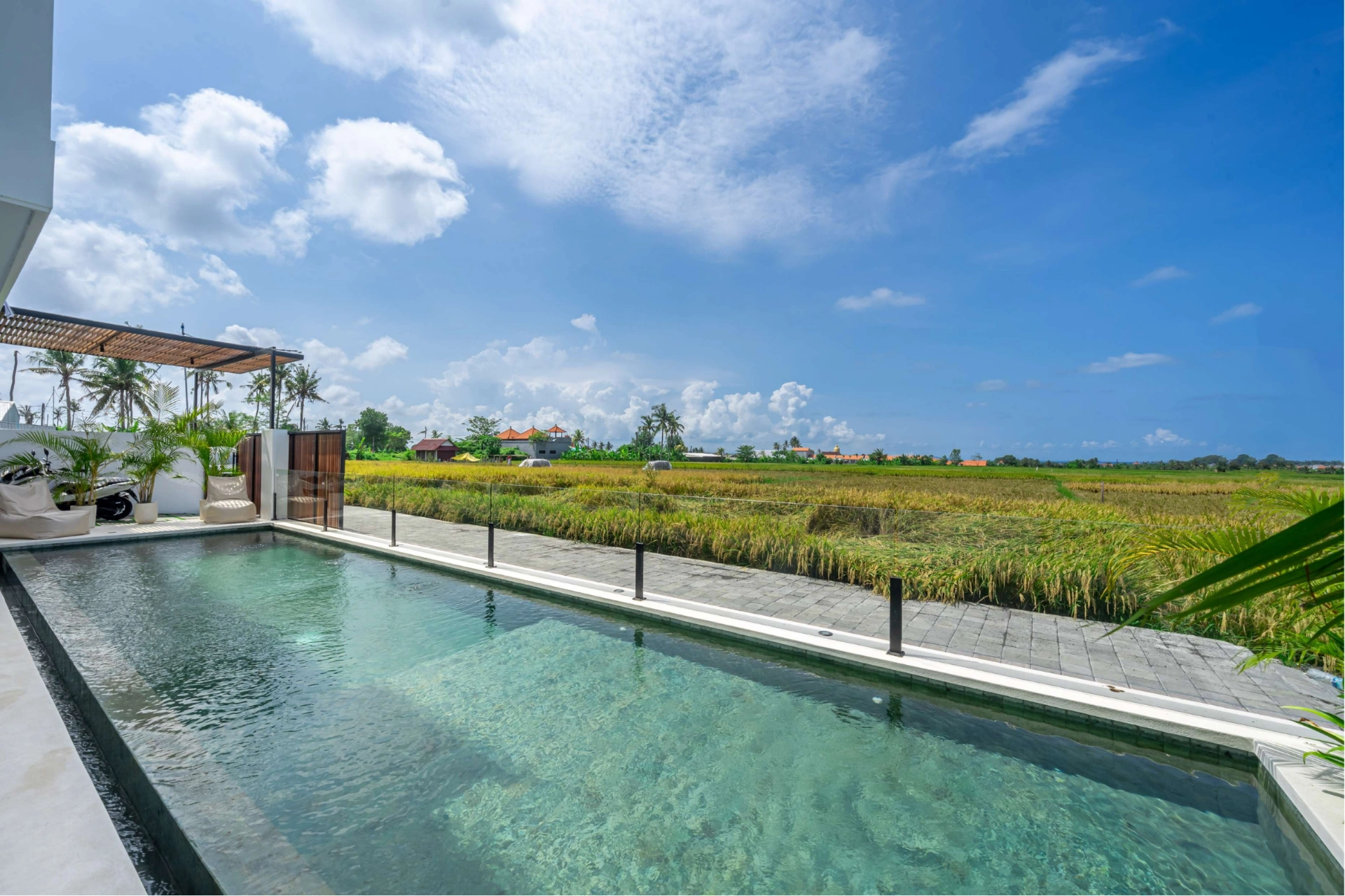 Coastal 2BR Seseh Beach Modern Tropical Masterpiece, 2-bed villa for rent in Seseh – photo 5 of 15