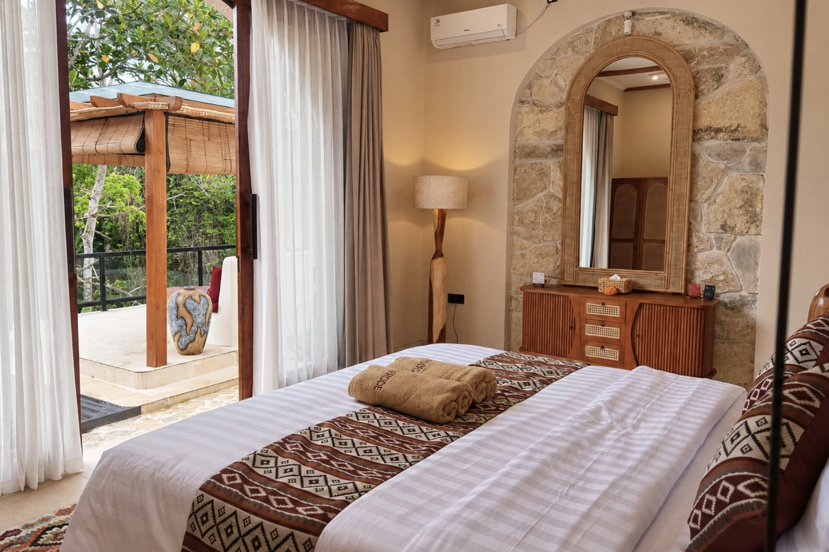 3BR Riverside Villa with Jungle Views, 3-bed villa for rent in Tabanan – photo 7 of 15