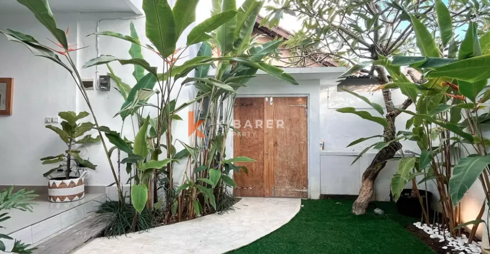 Over Lease Minimalist Two-Bedrooms Villa with Generous Garden, 2-bed villa for rent in Seminyak – photo 8 of 9