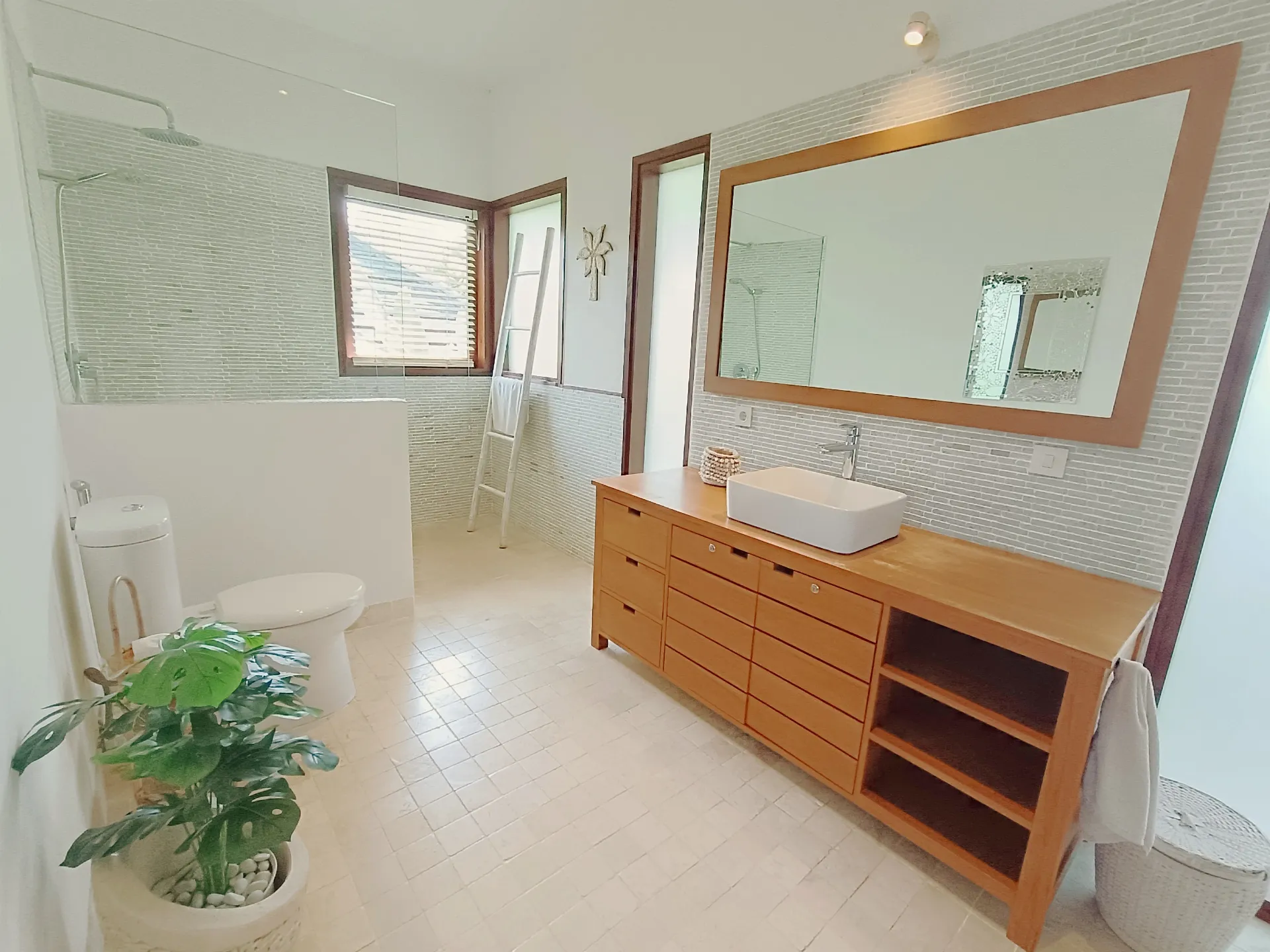 Spacious 4BR Villa w/ Pool and Home Office, 4-bed villa for rent in Canggu – photo 4 of 15