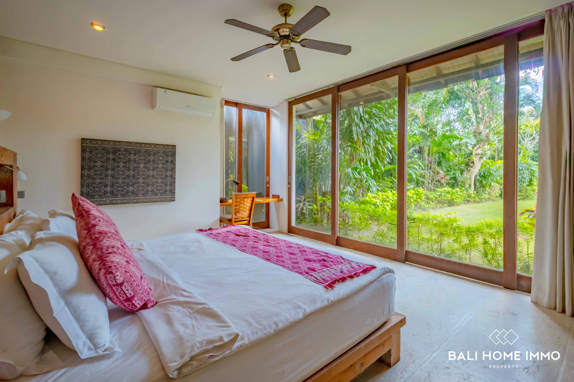 Expansive 4 Bedrooms for Rent & Sale - Walk Distance to Jimbaran Beach, 4-bed villa for rent in Uluwatu – photo 11 of 15