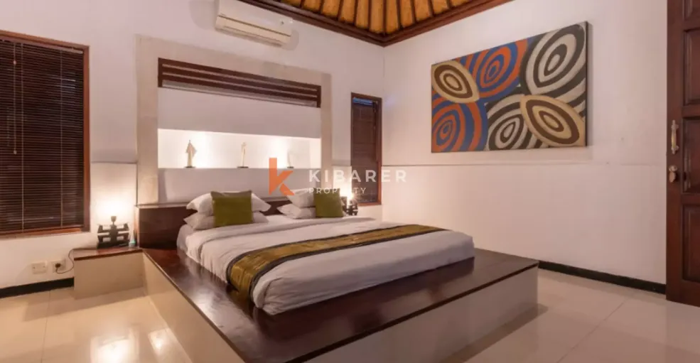 Tropical Hideaway - Expansive 5BR Villa in Seminyak's Golden Triangle, 5-bed villa for rent in Seminyak – photo 10 of 14