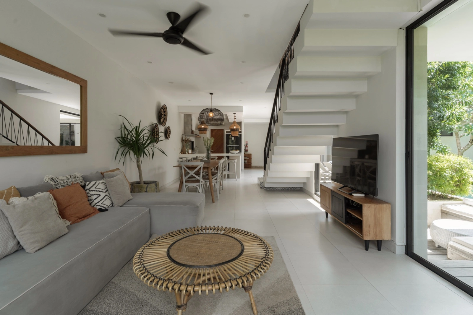 Modern Tropical 4 Bedrooms Vill in Berawa - Canggu, 4-bed villa for rent in Canggu – photo 5 of 10