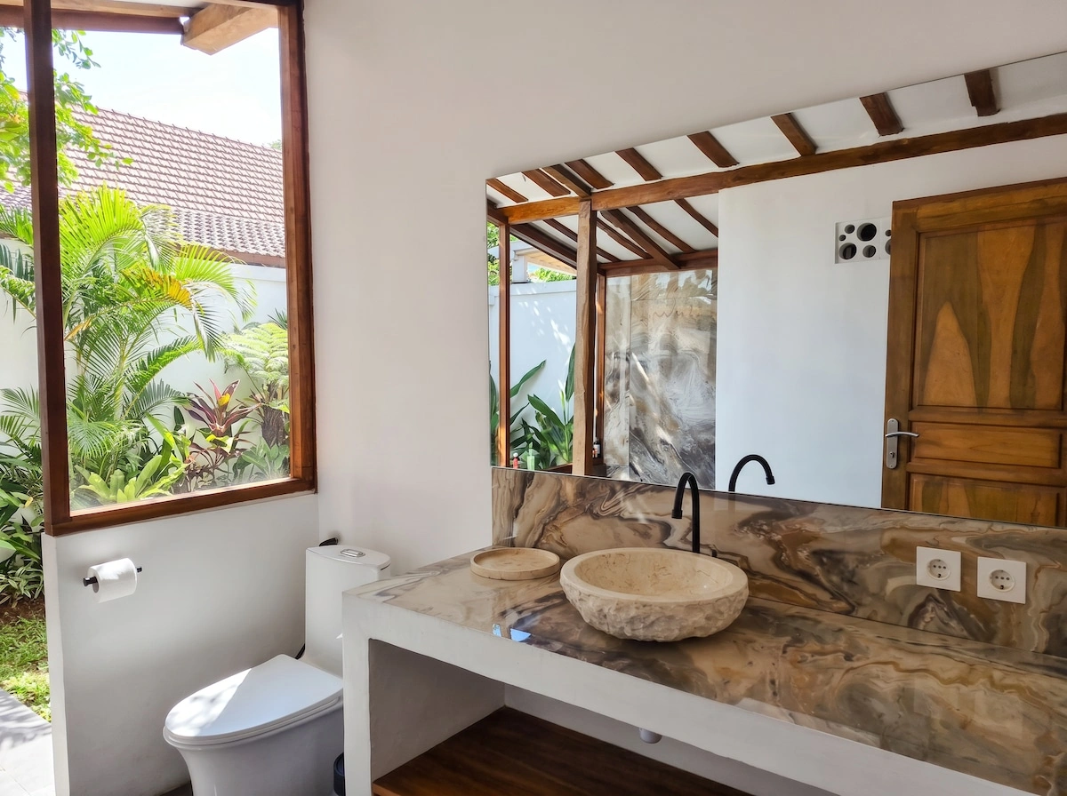 Modernized Javanese Limasan-style Family Home, 3-bed villa for rent in Uluwatu – photo 11 of 15