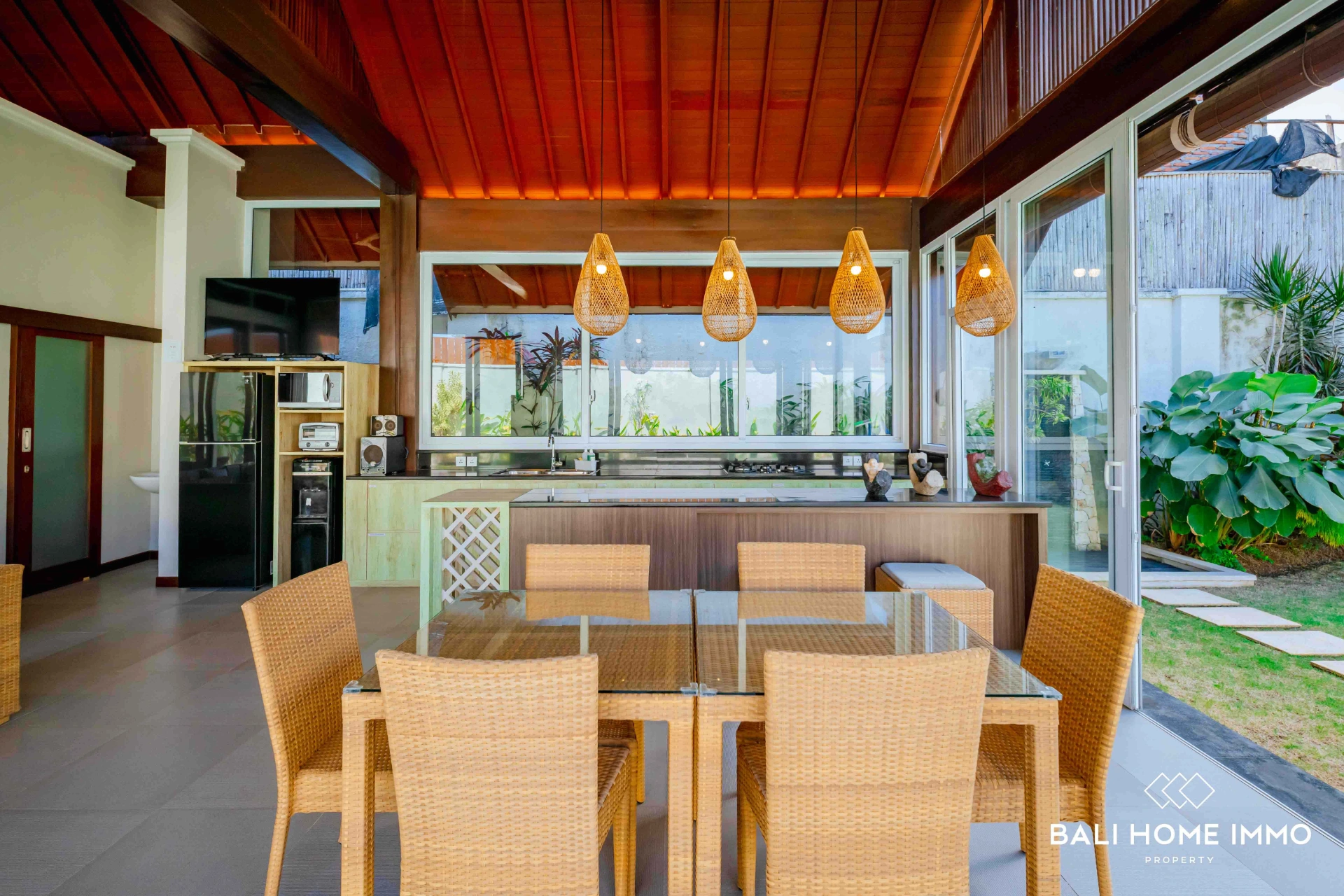 Spacious 4 Bedrooms Villa for Rent in Uluwatu, 4-bed villa for rent in Uluwatu – photo 11 of 15