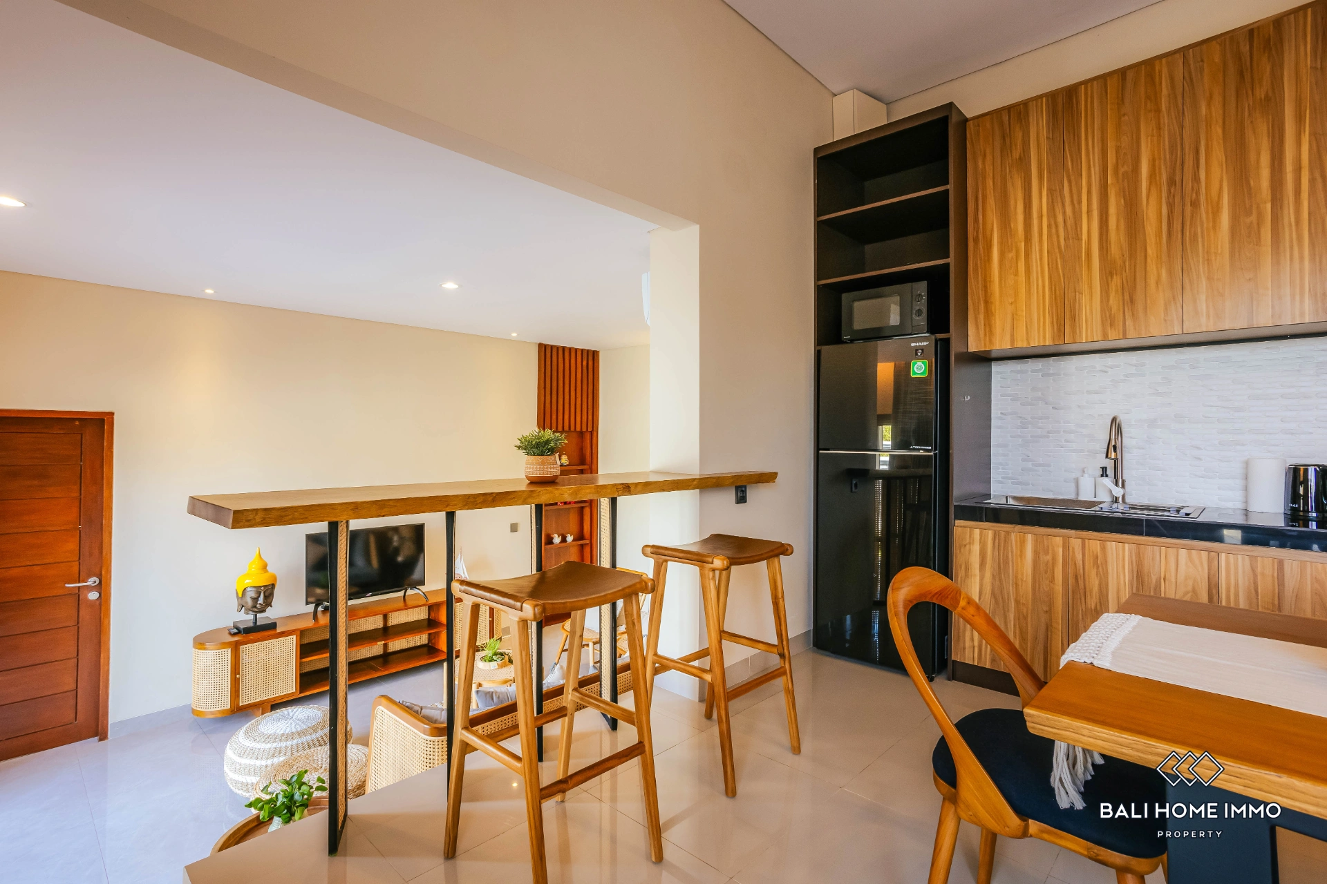 Stunning 3 Bedrooms Villa for Sale & Rent in Ungasan, 3-bed villa for rent in Uluwatu – photo 7 of 15