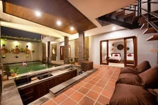 6 Bedrooms Villa for Rent in Seminyak, 6-bed villa for rent in Seminyak – photo 6 of 15