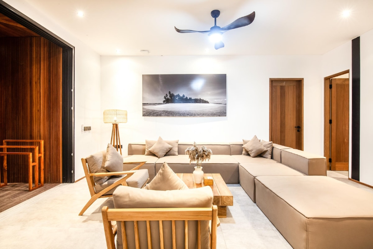 Villa Noma 4BR Pet Friendly Luxury Villa 2 Mins Walk To Lima Beach, 4-bed villa for rent in Pererenan – photo 2 of 15