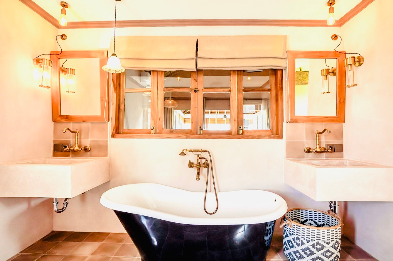 Charming 3-bedroom Wooden Villa in Berawa, 3-bed villa for rent in Canggu – photo 11 of 15